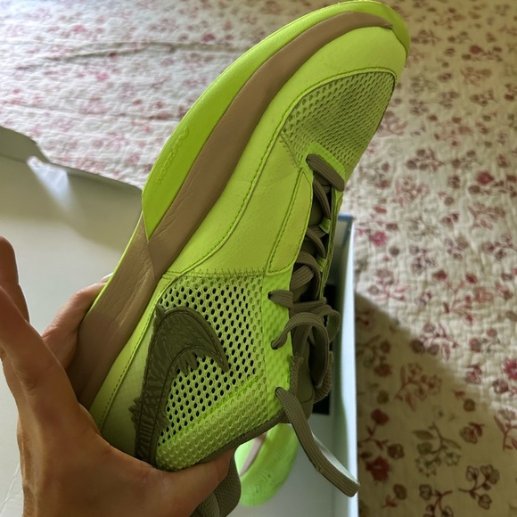 Nike - Picture 3 of 7